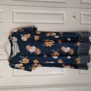 🆕🌼Super flattering, comfortable LOFT floral dress🌼🆕